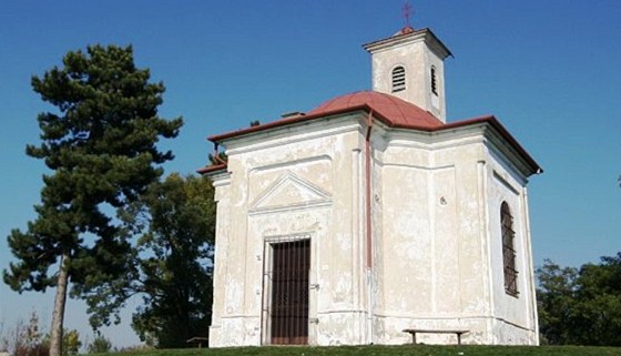 Kaple svatého Urbana stojí na kopci severn od Slavkova, jeho svahy a do 80.
