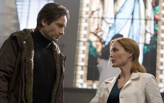 Z filmu Akta X: Chci uvit - David Duchovny a Gillian Andersonová