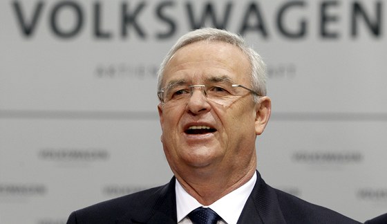 éf Volkswagenu Martin Winterkorn dostal loni rekordní mzdu 17 milion eur.