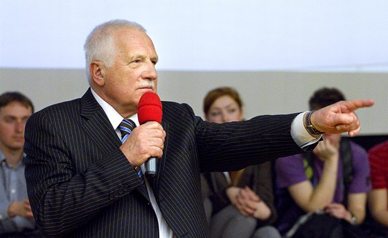 Václav Klaus v pátek debatoval se studenty Vysoké koly chemicko-technologické. (Ilustraní snímek)