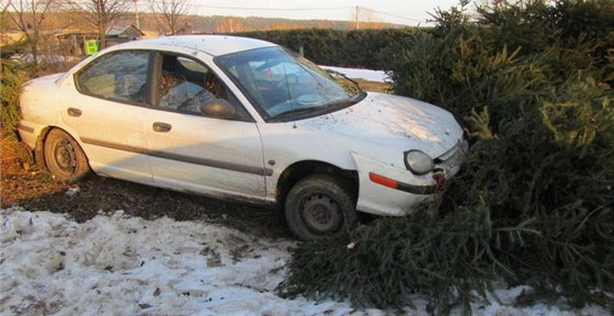 Chrysler Neon po smrtelném stetu s chodcem u Zdoova