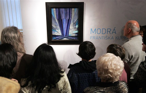 Tvar modré Frantika Kupky je vystaven v ostravské Galerii výtvarného umní.