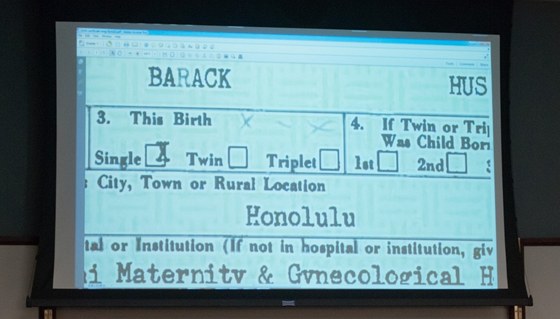 Joe Arpaio na tiskové konferenci zpochybnil pravost rodného listu Baracka Obamy