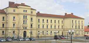 V bývalé kasárenské budov na Hanáckém námstí by mohla být i stálá expozice Muzea Kromíska.