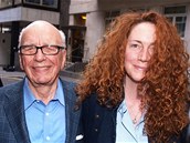 Rupert Murdoch a Rebekah Brooksov, kter News of the World fovala v dob