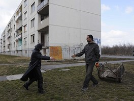 Penz píli nemá, pomoc ale nabízí vem. Místní vdí, e se na nj mohou...