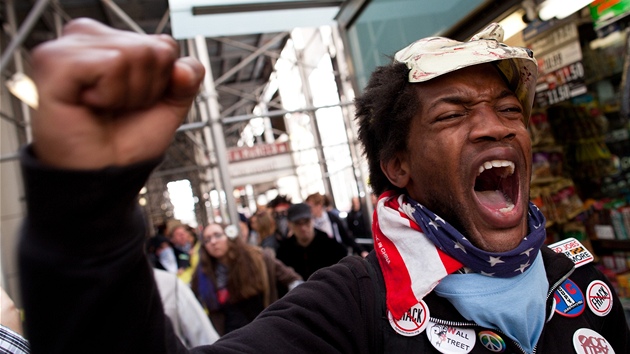 Protesty hnutí Okupujte Wall Street v New Yorku (17. bezna 2012)