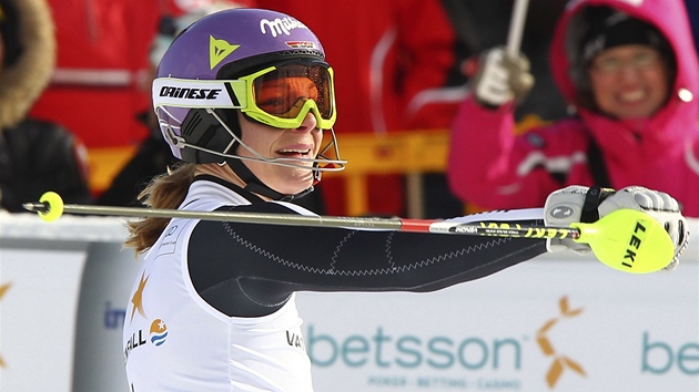 Nmka Maria Hflov-Rieschov se raduje po dojezdu druhho kola slalomu SP v Are.