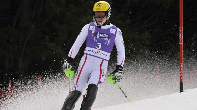 NEDOJEL. Rakousk lya Marcel Hirscher brzd pot, co nezvldl prjezd jednou z branek a slolom v Kranjsk Goe pro nj skonil.