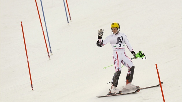 OMLOUVM SE. Rakuan Marcel Hirscher mv domcm fanoukm pot, co vypadl ze slalomu finle Svtovho pohru ve Schladmingu a ztratil anci na zisk malho kilovho glbu. 