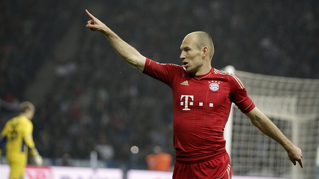 Arjen Robben z Bayernu Mnichov slav gl v bundesligovm zpase proti Herth Berln.