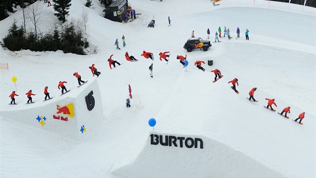 FZE SKOKU. Takhle skkal Dan Paulek na Burton pindl Spring Session 2011.