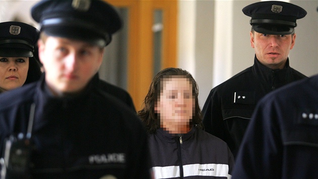 Okresní soud v Hradci Králové poslal 12. bezna obvinnou enu z Radvanic do vazby.
