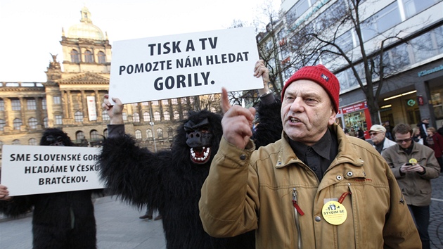 Protestn shromdn proti vld s poadavkem jej demise na Vclavskm nmst v Praze. (15. bezna 2012)