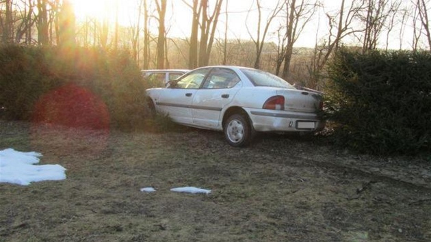 Chrysler Neon po smrtelném střetu s chodcem u Zdoňova Chrysler Neon po smrtelném střetu s chodcem u Zdoňova