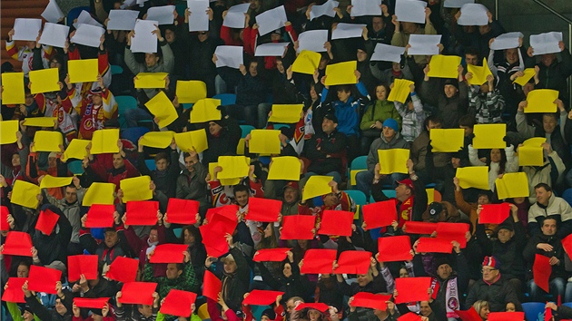 Bílá, lutá, ervená. Barvy hradeckého hokejového klubu.