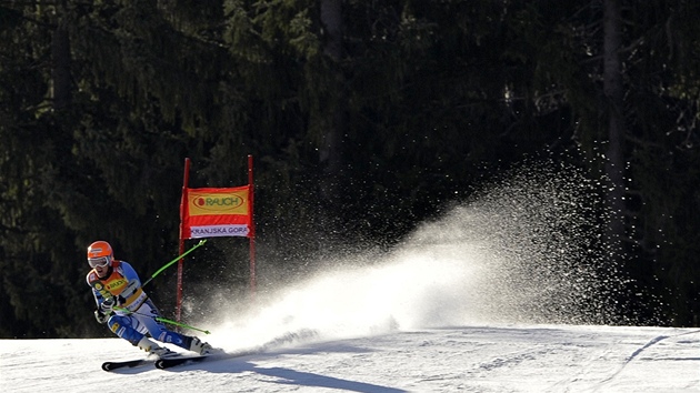 ZIMNÍ KRÁSA. Amerian Ted Ligety  na trati obího slalomu v Kranjske Goe.