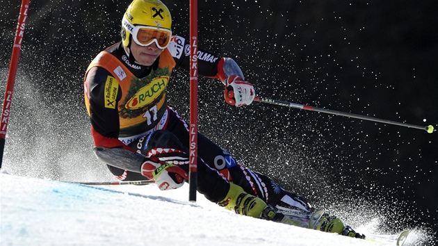 NÁVRAT. Chorvat Ivica Kosteli se na start obího slalomu v Kranjske Goe