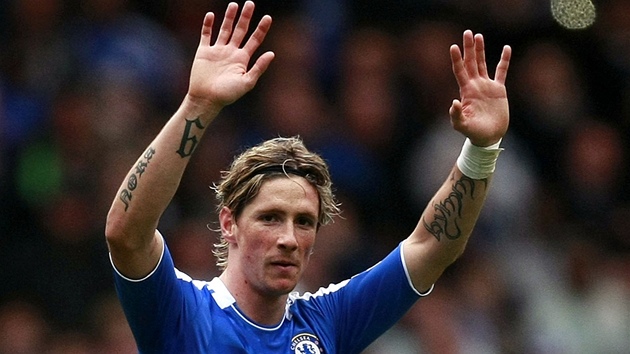 KONEN. Nkolik msíc ekal Fernando Torres, ne mohl zvednout ruce nad hlavu...