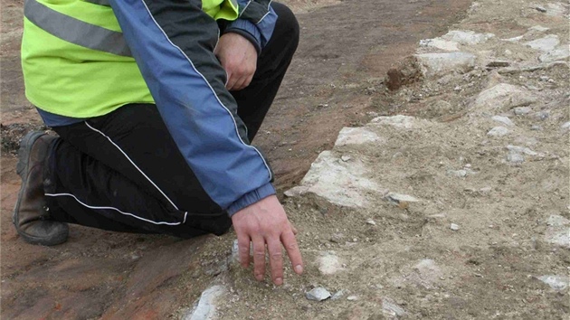 Archeologové odkryli na stavb Tyrova mostu v Perov základy ran renesanního kostela Jednoty bratrské z druhé poloviny 16. století. Msto kvli tomu pesune plánované parkovit.