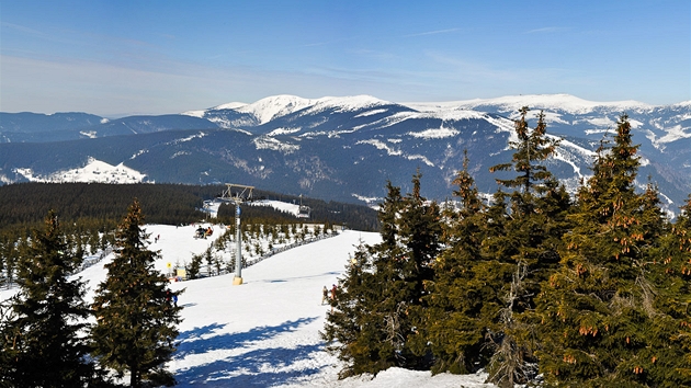 Pohled na panorama západních Krkono z Plán