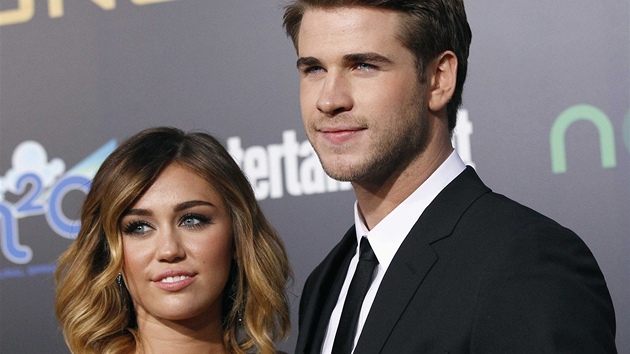 Miley Cyrusová a Liam Hemsworth (2012)