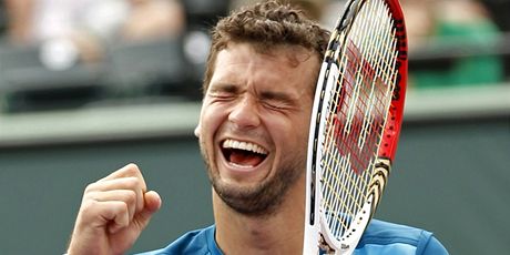 NADENÍ. Bulharský tenista Grigor Dimitrov jásá po výhe nad Tomáem Berdychem