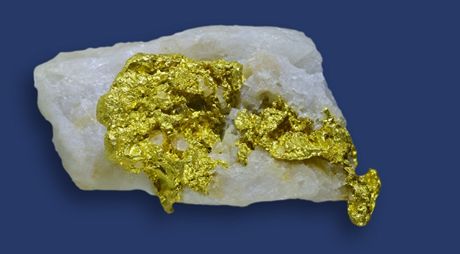 Zlatý nález v kemeni z australského Ballatu. Skutená velikosti je zhruba 3,5