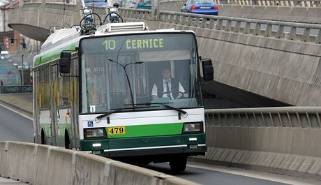 Trolejbusy a autobusy MHD v Plzni projedou kiovatkami na Borských polích snadno, cestu jim uvolní speciální idla.