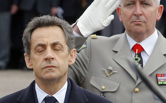 Francouzský prezident Nicolas Sarkozy na pohbu zabitých voják v Montaubanu...