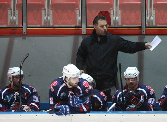 Hokejisty Chomutova vede v provligovém finále nový kou Jií Doleal.