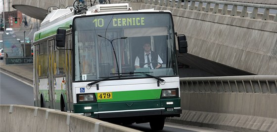 Trolejbusy a autobusy MHD v Plzni projedou kiovatkami na Borských polích snadno, cestu jim uvolní speciální idla.
