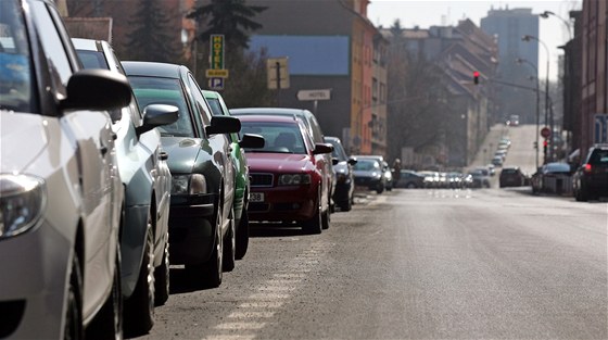 Lidé z Májové ulice v Chebu se bouí proti novostavb domu s kanceláemi a obchody. (Ilustraní snímek)