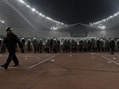 VLEN ZNA Policist na Olympijskm stadionu v Atnch ped derby