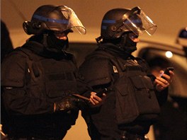 Francouzsk policie oblhala dm ve tvrti Croix-Daurade cel den. (21. bezna