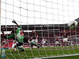 VYROVNÁNÍ V DERBY. Slávistický náhradník Berkovec pedvedl v derby se Spartou v...