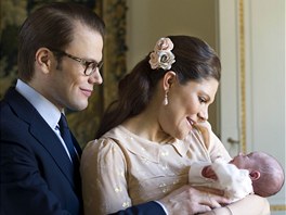 védská princezna Victoria, její manel Daniel a dcera Estelle (26. bezna 2012)