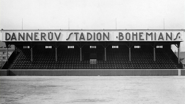 Hlavní tribuna jet Dannerova stadionu.