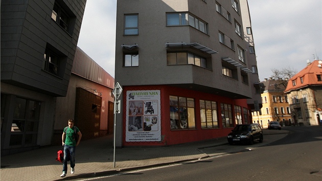 Byty pro krajské radní jsou v ulici Na Rybníku v centru Liberce. Nyní krajský