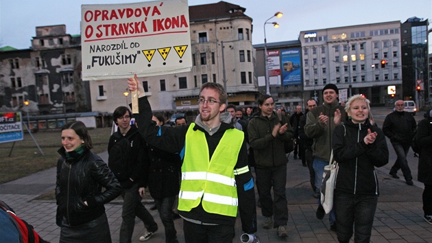 Demonstrujc poaduj jasn kroky v zchran Ostravice