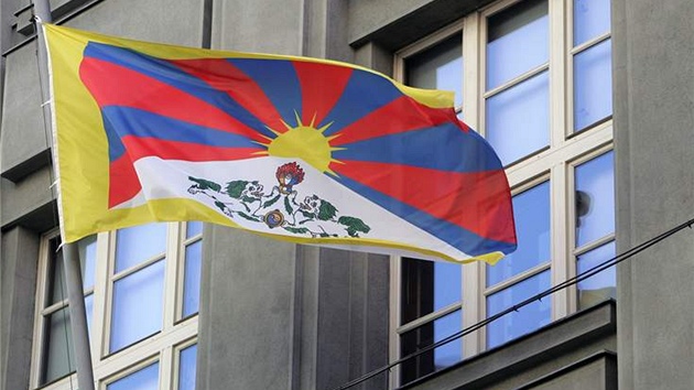 Tibetská vlajka na pražském magistrátě Tibetská vlajka na pražském magistrátě