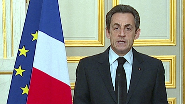 Francouzsk prezident Nicolas Sarkozy pi projevu po smrti Mohammeda Meraha, kter se piznal k zavradn sedmi lid v Toulouse a okol (22. bezna 2012)