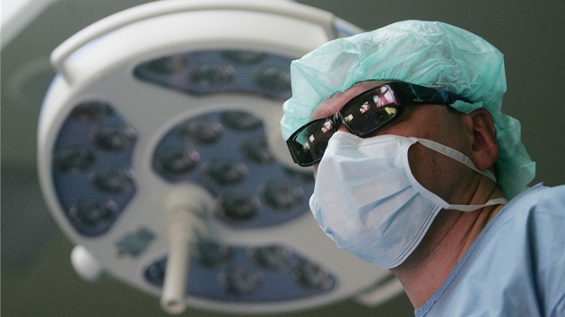 Fakultní nemocnice v Hradci Králové vyuívá novou metodu operací pístrojem