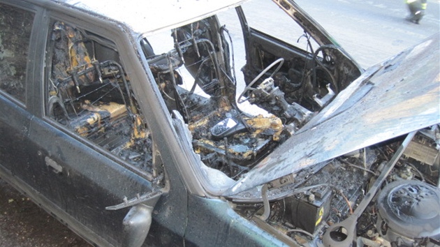 Požár osobního automobilu Škoda Felicia v Trutnově (28. března 2012) Požár osobního automobilu Škoda Felicia v Trutnově (28. března 2012)