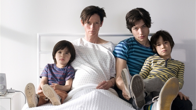 Rocky Duer, Tilda Swintonová, Ezra Miller a Jasper Newell Rocky Duer, Tilda Swintonová, Ezra Miller a Jasper Newell