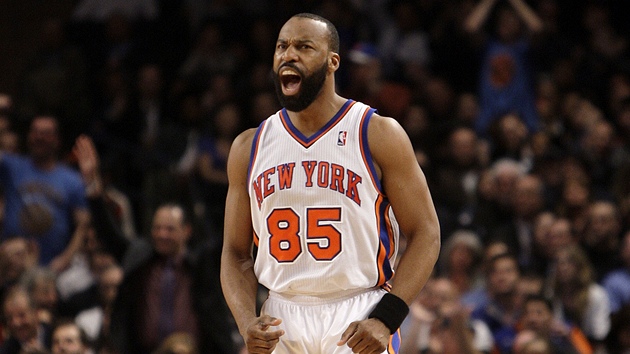 ZNOVU NA KONI.  Baron Davis z New yorku Knicks se raduje z trefy.