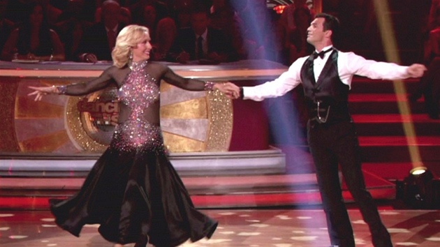 Martina Navrtilov a jej tanen partner Tony Dovolani  v souti Dancing with the Stars (19. bezna 2012)