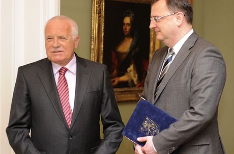 Prezident Václav Klaus a premiér Petr Neas jsou podepsaní pod lednovou amnestií. Nyní kvli ní padlo trestní oznámení.