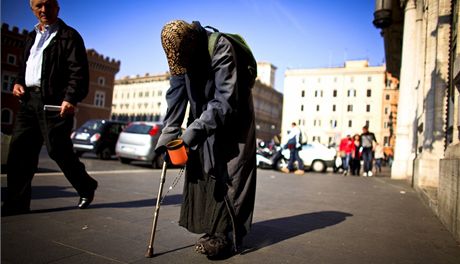 Italové musí etit, aby se nevydali ve stopách ecka. Odbory tvrdí, e úsporná