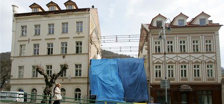 Historicky cenná budova z 18. století na Zámeckém vrchu v Karlových Varech je